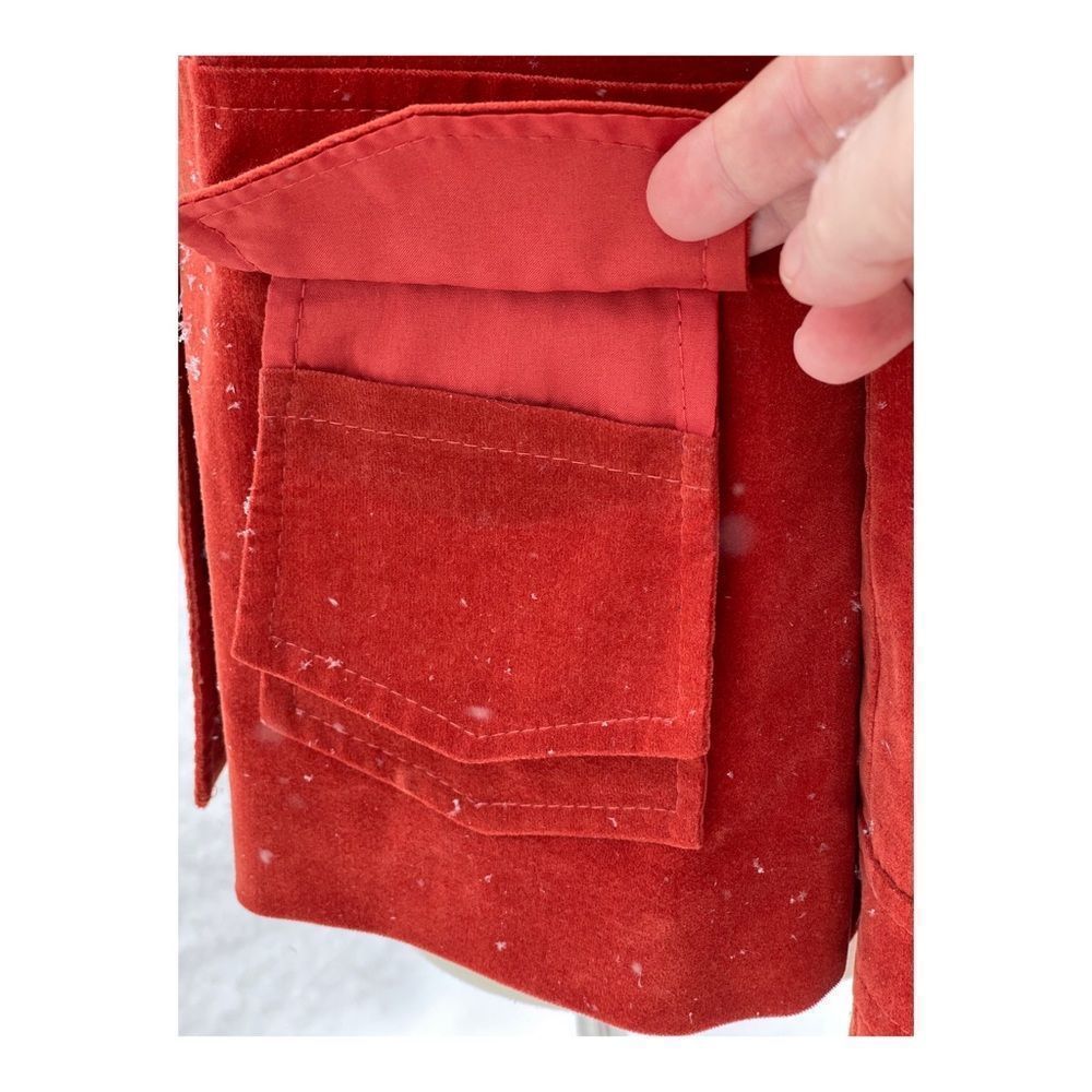 Women’s Rust Red Button-Front Velvet Jacket - Picture 5 of 11